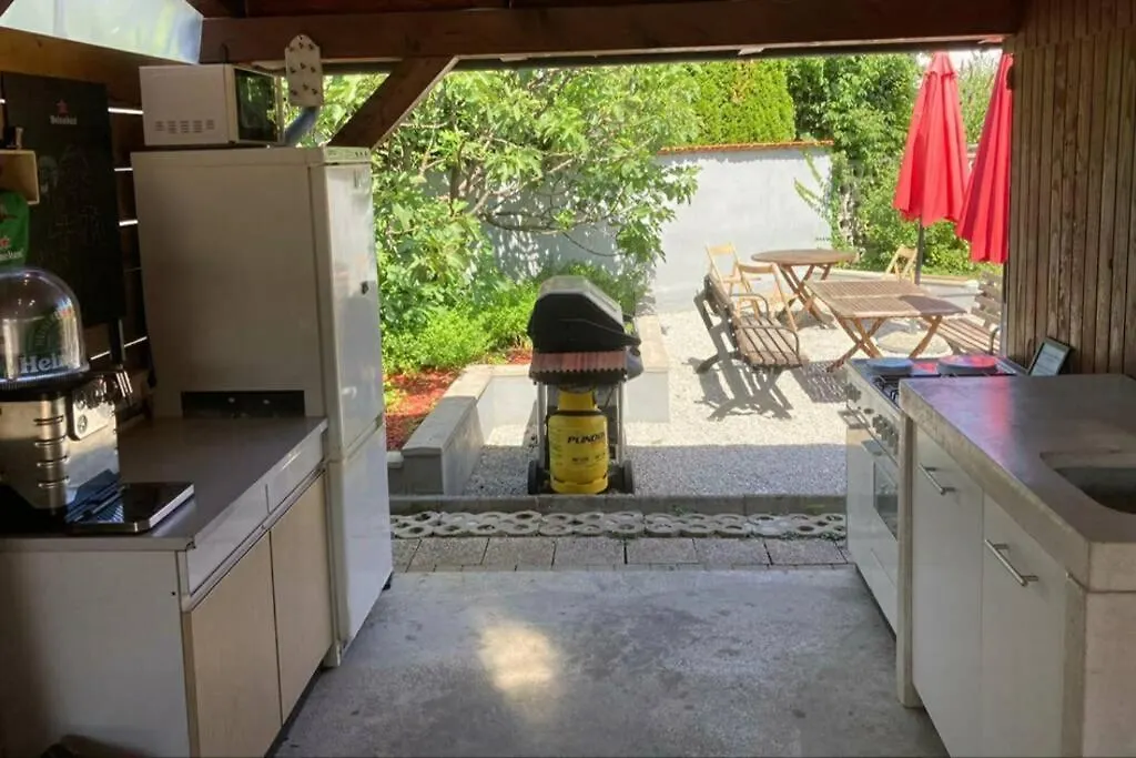 Huge Bbq Garden 1, Basement App Two Bathrooms, Ac, Free Parking Ljubljana Apartment