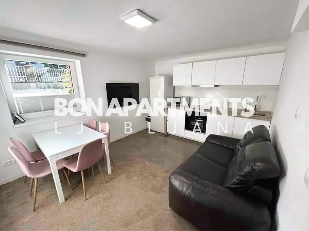 Huge Bbq Garden 1, Basement App Two Bathrooms, Ac, Free Parking contacts